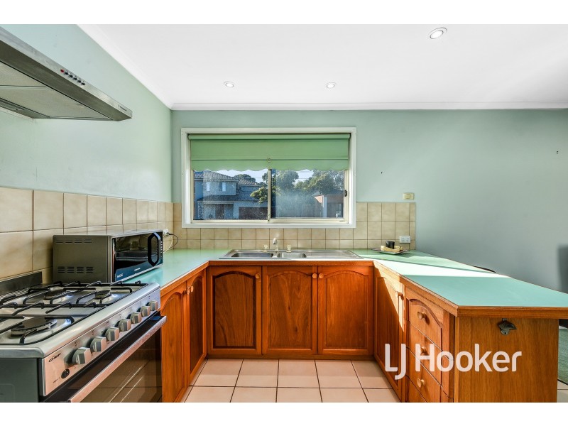 1/4 Edinborough Street, Hallam VIC 3803