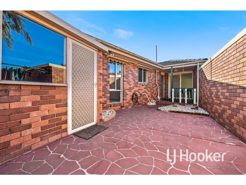 1/4 Edinborough Street, Hallam VIC 3803