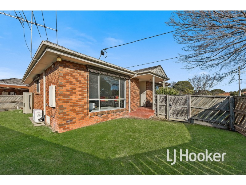 1/4 Edinborough Street, Hallam VIC 3803