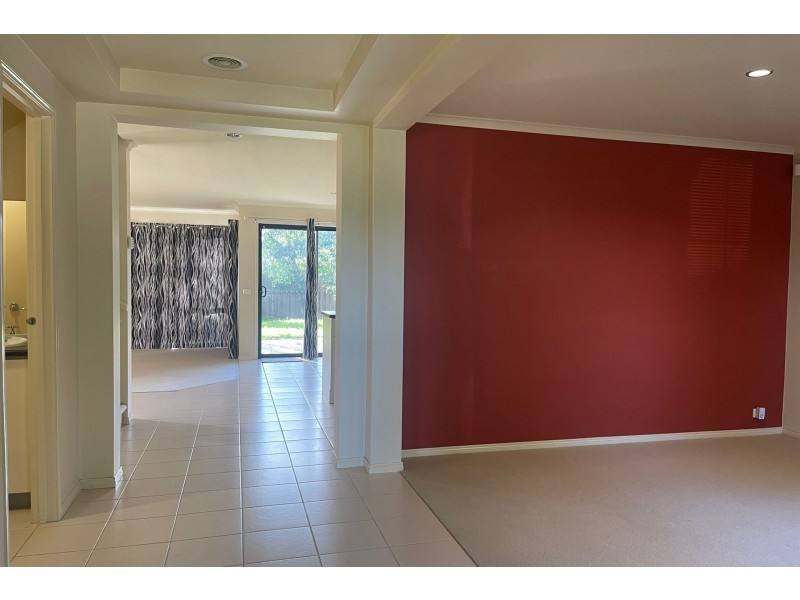 42 Paterson Drive, Lynbrook VIC 3975