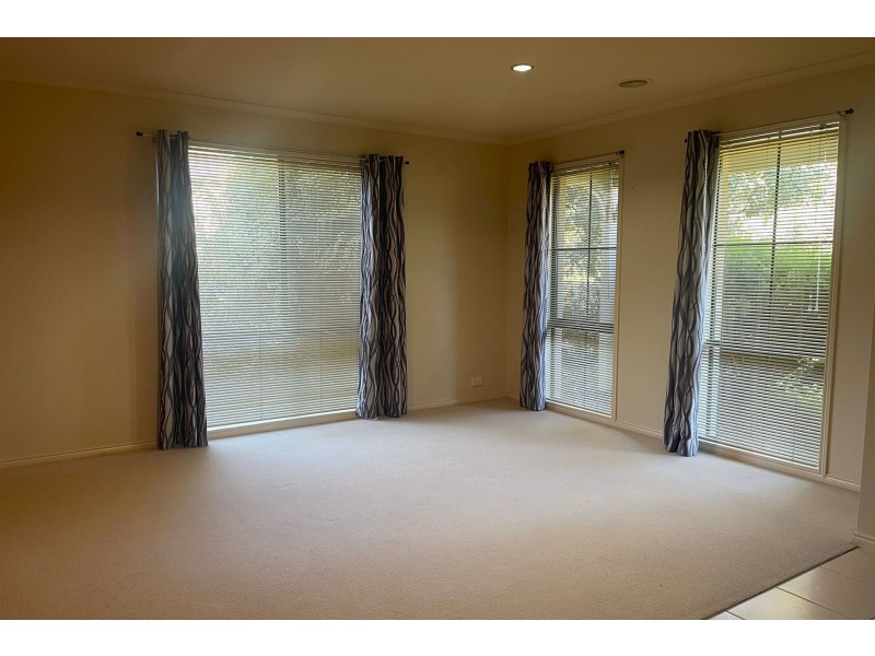 42 Paterson Drive, Lynbrook VIC 3975