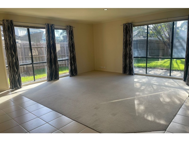 42 Paterson Drive, Lynbrook VIC 3975