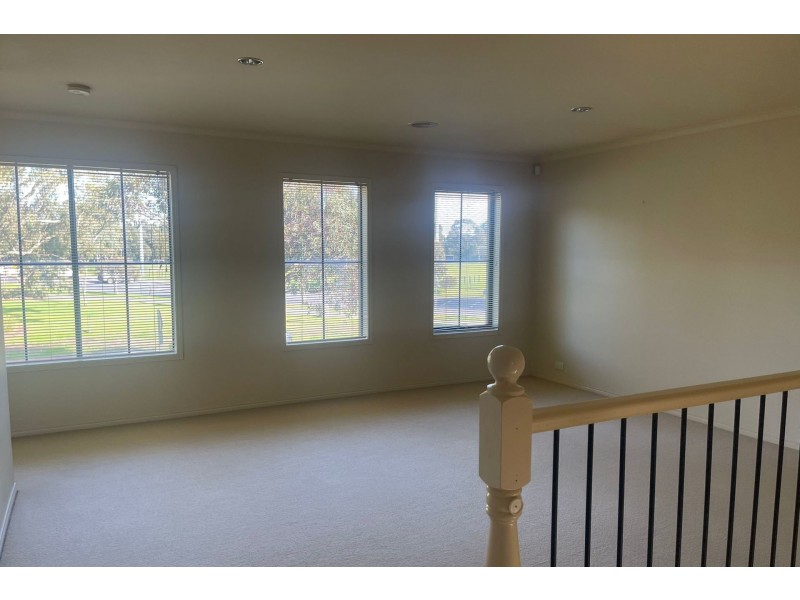 42 Paterson Drive, Lynbrook VIC 3975