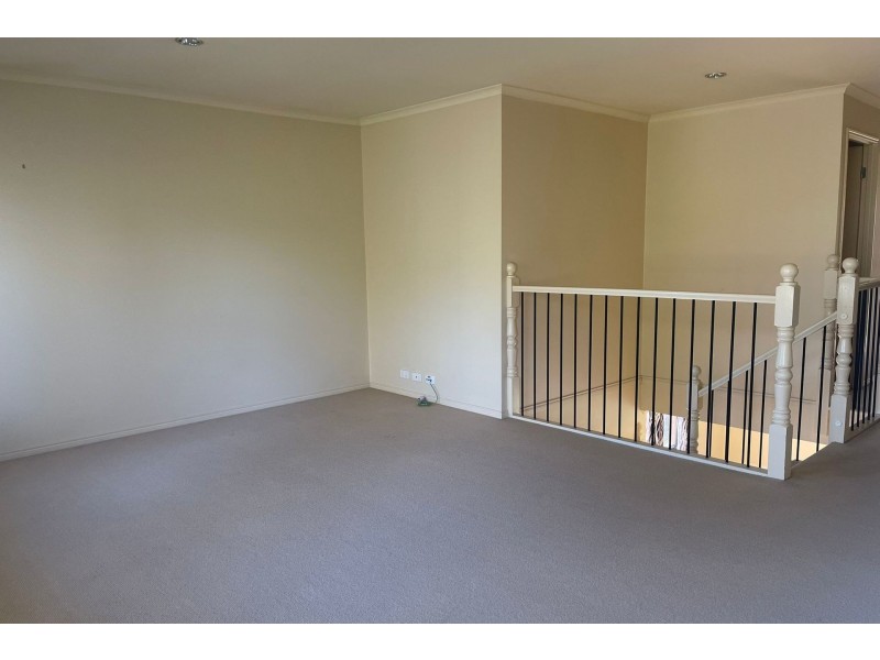 42 Paterson Drive, Lynbrook VIC 3975