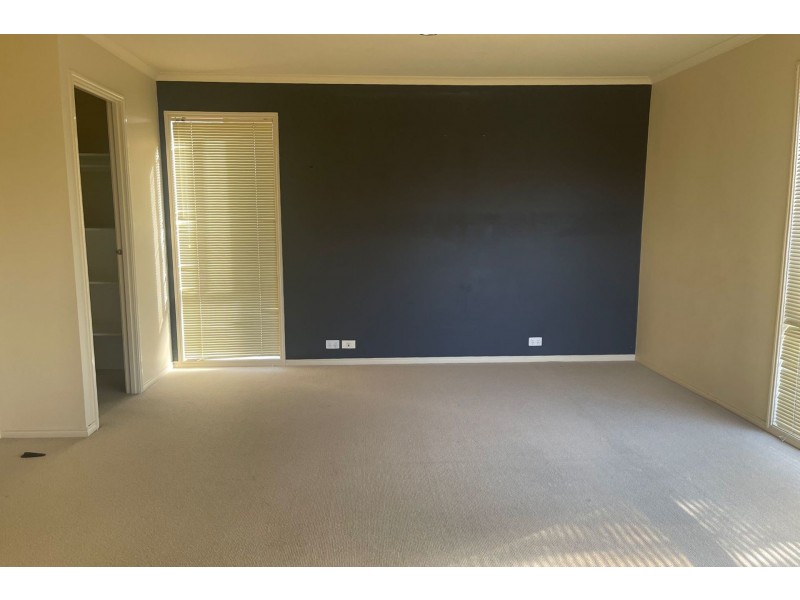 42 Paterson Drive, Lynbrook VIC 3975