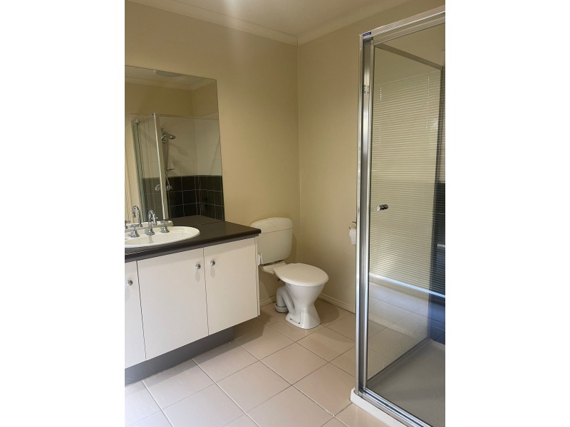 42 Paterson Drive, Lynbrook VIC 3975