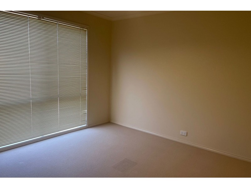 42 Paterson Drive, Lynbrook VIC 3975