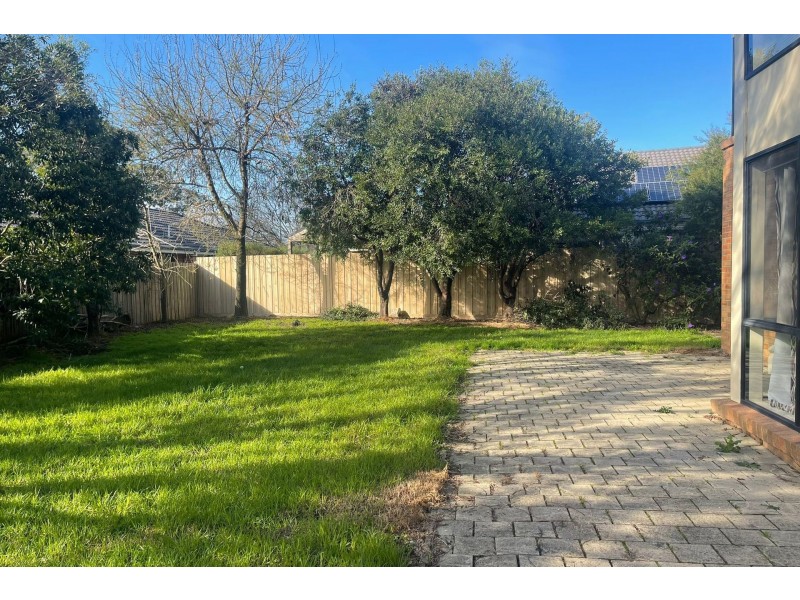 42 Paterson Drive, Lynbrook VIC 3975