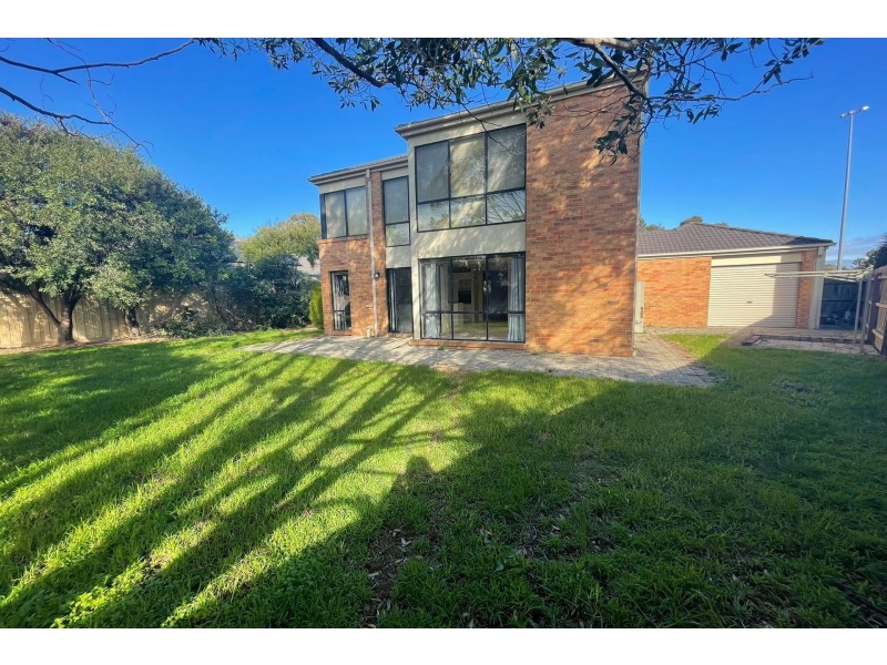 42 Paterson Drive, Lynbrook VIC 3975