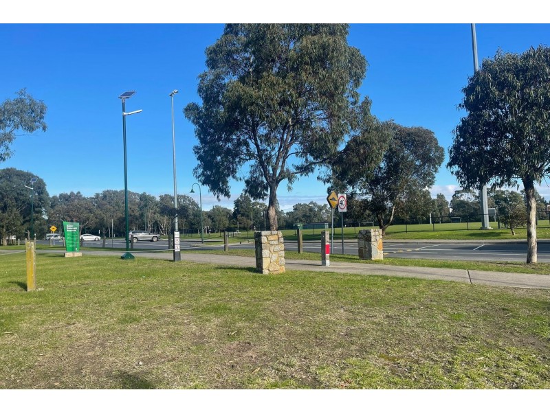 42 Paterson Drive, Lynbrook VIC 3975