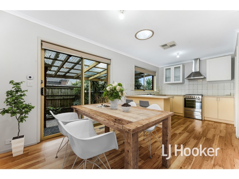 2/8 Hayes Road, Hampton Park VIC 3976