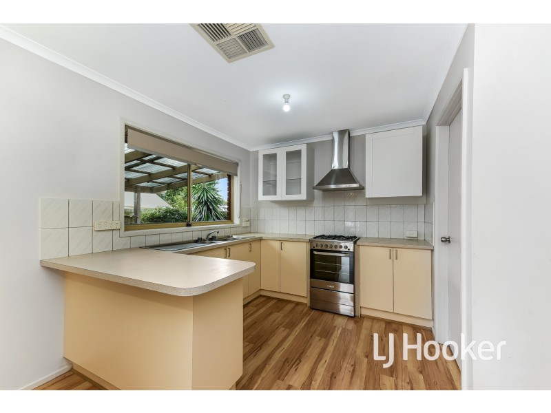 2/8 Hayes Road, Hampton Park VIC 3976