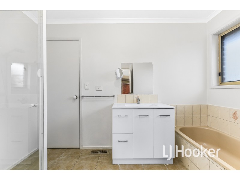 2/8 Hayes Road, Hampton Park VIC 3976