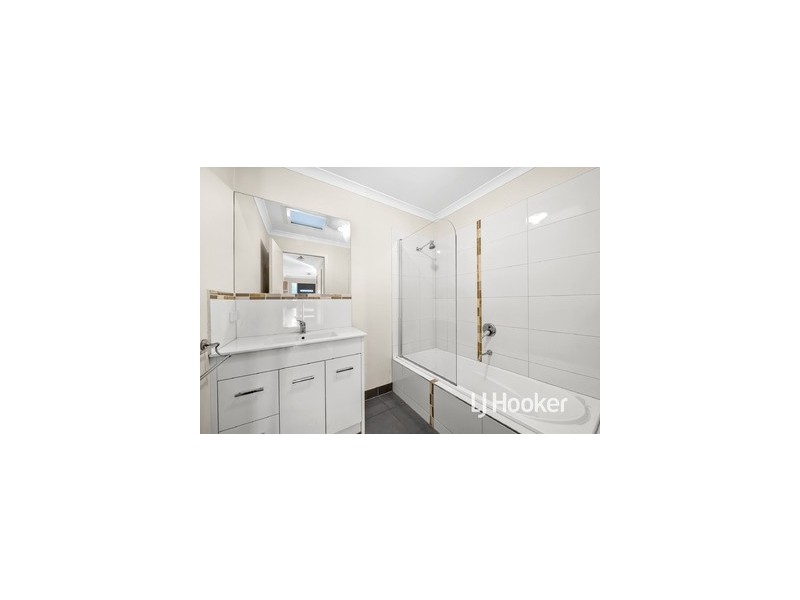 12/284 Pound Road, Hampton Park VIC 3976