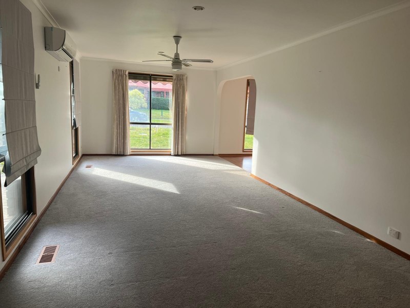 23 Escott Grove, Berwick VIC 3806