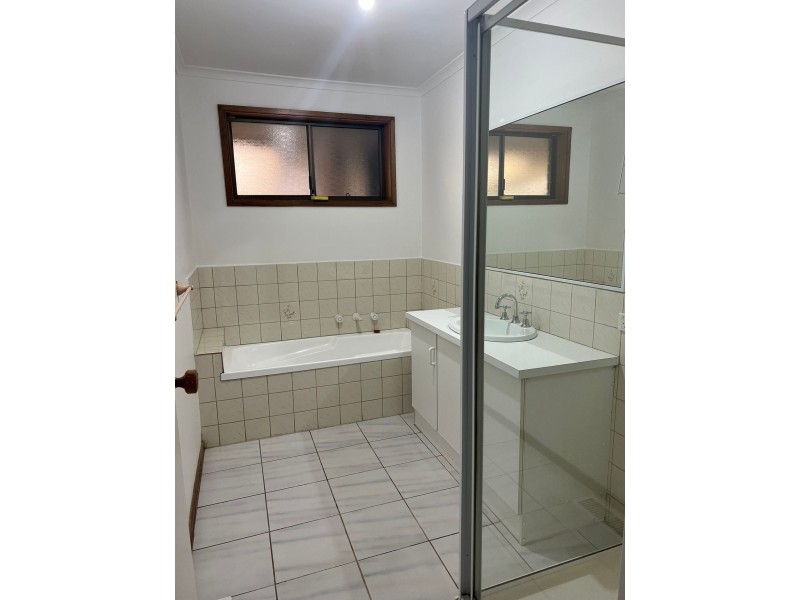 23 Escott Grove, Berwick VIC 3806