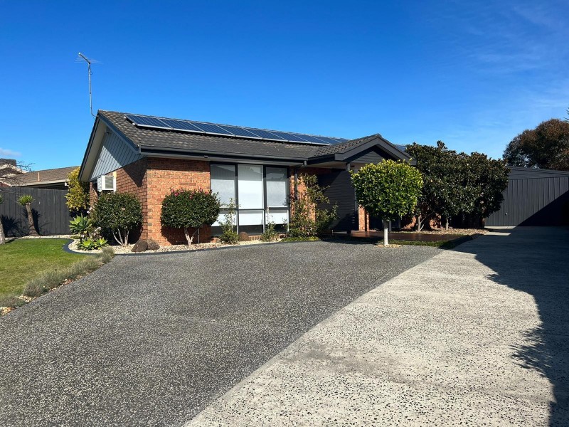 3 Phelan Drive, Cranbourne North VIC 3977