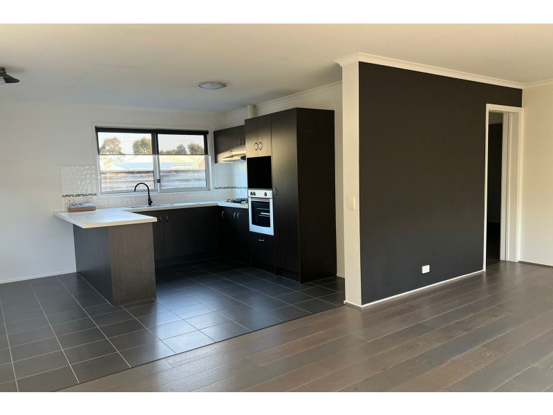 3 Phelan Drive, Cranbourne North VIC 3977