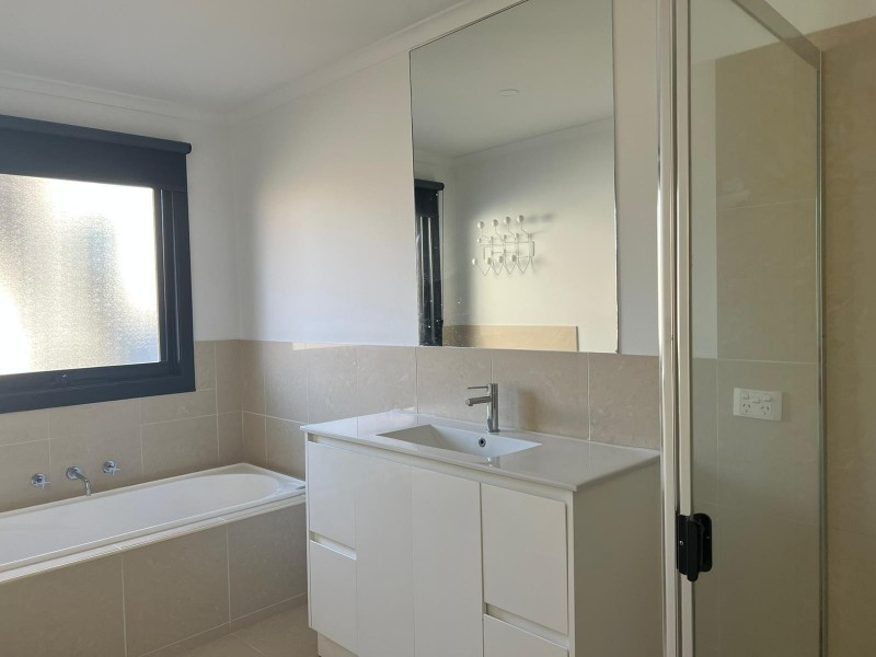 3 Phelan Drive, Cranbourne North VIC 3977