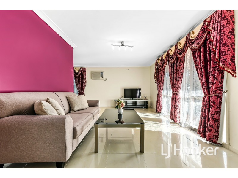 8 Ivan Crescent, Hampton Park VIC 3976