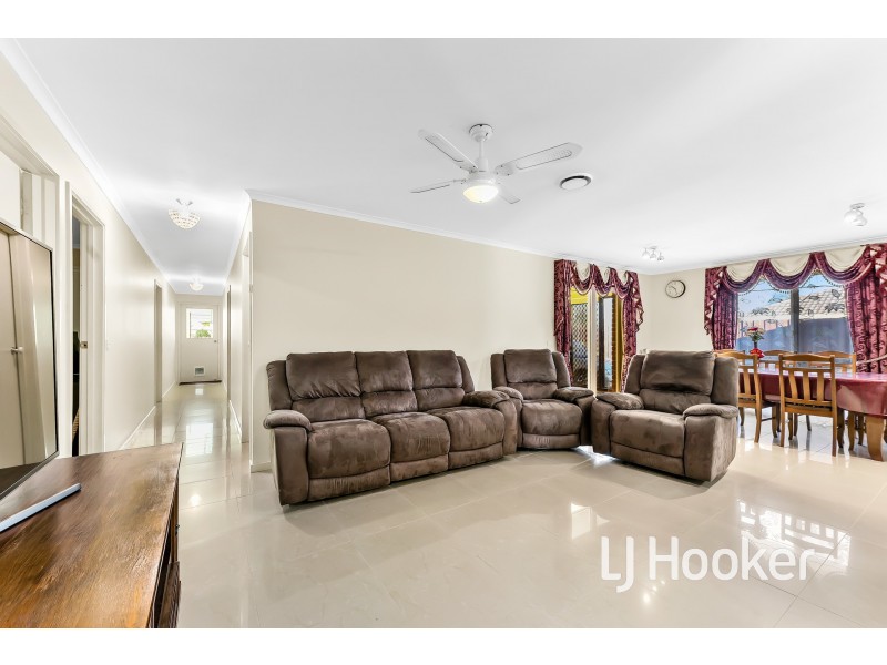 8 Ivan Crescent, Hampton Park VIC 3976