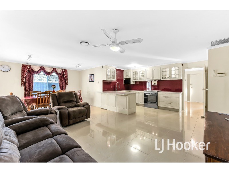 8 Ivan Crescent, Hampton Park VIC 3976