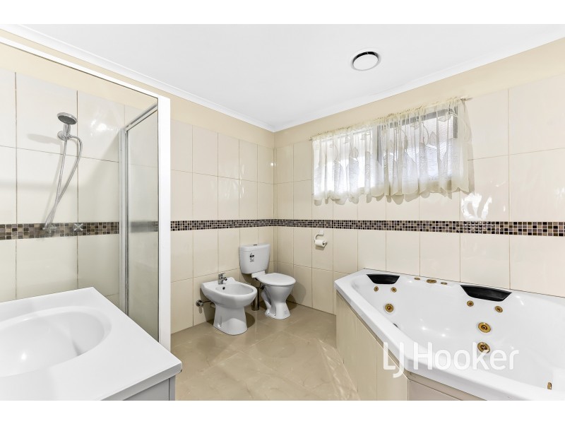 8 Ivan Crescent, Hampton Park VIC 3976