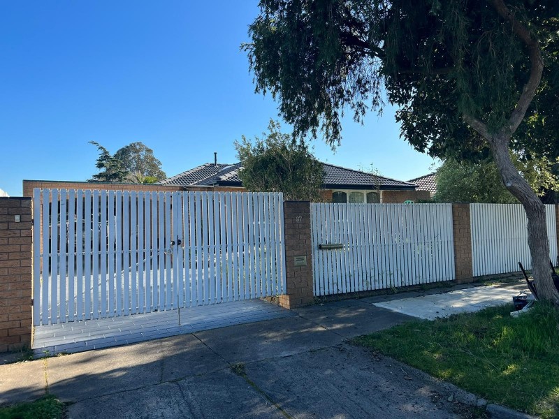 37 The Grange, Hampton Park VIC 3976