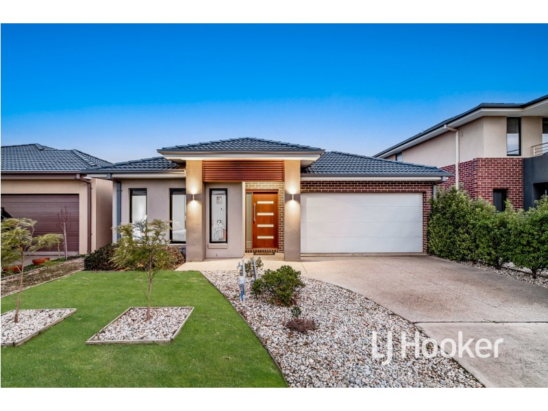 68 Skylark Boulevard, Clyde North VIC 3978