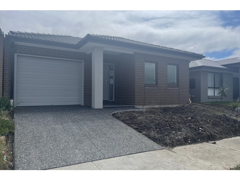 57 Pitfield Avenue, Cranbourne East VIC 3977