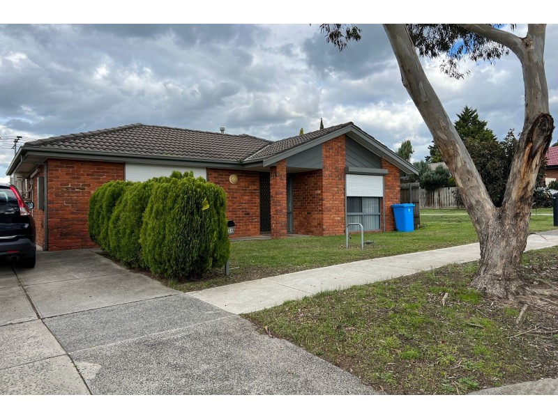 35 Ralph Crescent, Hampton Park VIC 3976