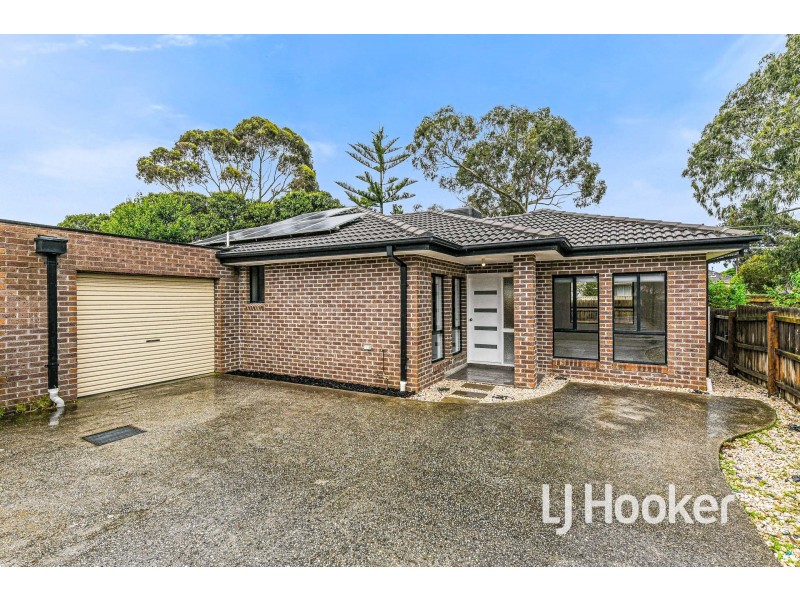 2/100 Pound Road, Hampton Park VIC 3976