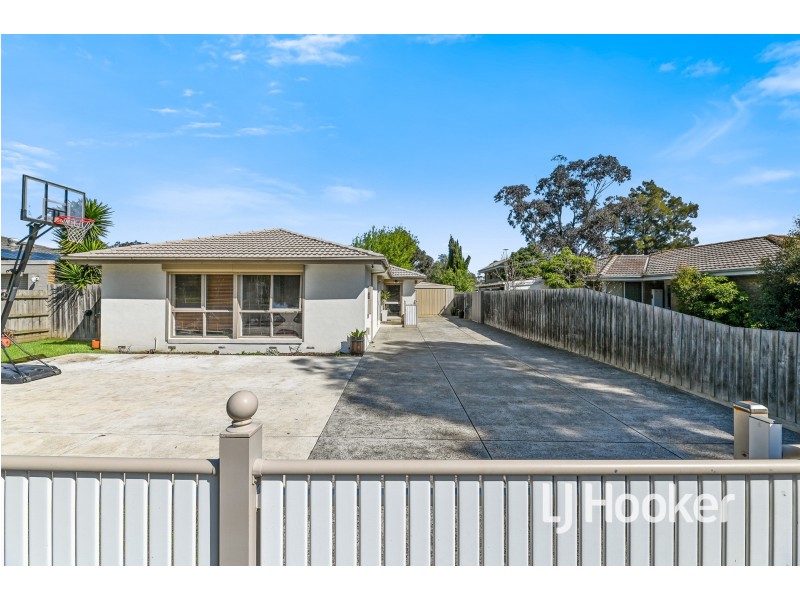 12 Millswyn Avenue, Hampton Park VIC 3976