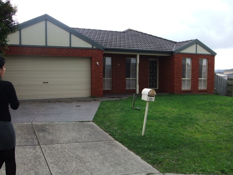 7 The Avenue, Narre Warren South VIC 3805