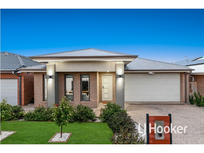 55 Babylon Crescent, Clyde North VIC 3978
