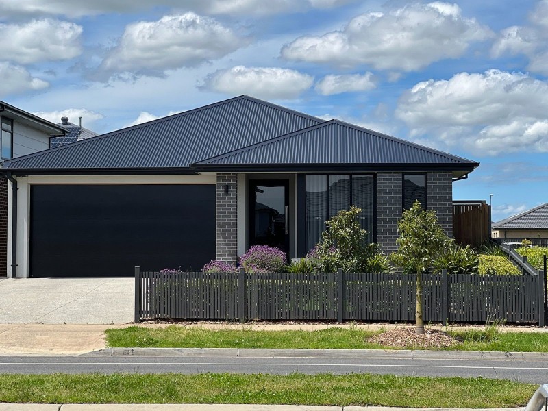 11 Merribrook Boulevard, Clyde VIC 3978