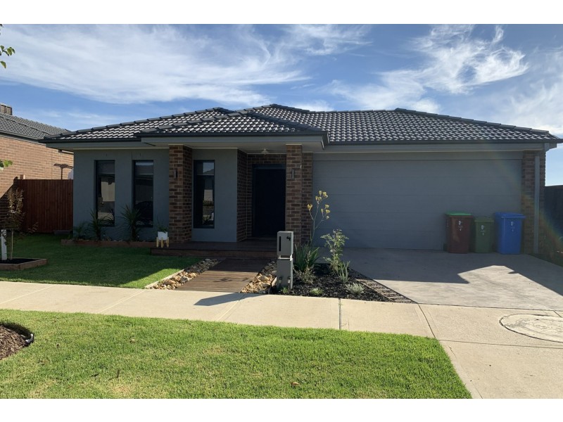 4 Caxton Close, Clyde VIC 3978