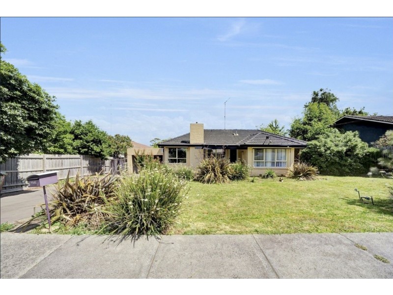 5 Queens Court, Berwick VIC 3806