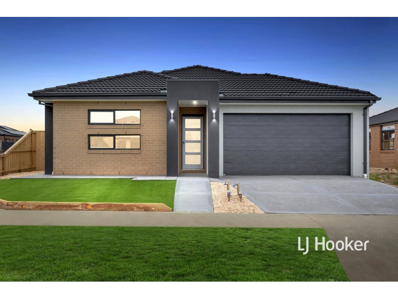 28 Cheddington Road, Cranbourne East VIC 3977