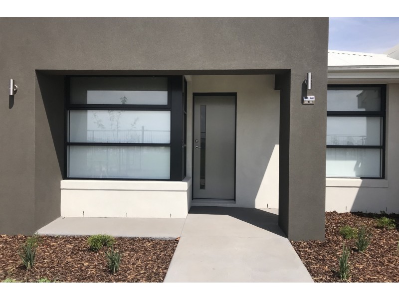 13 Trendale Lane, Clyde VIC 3978