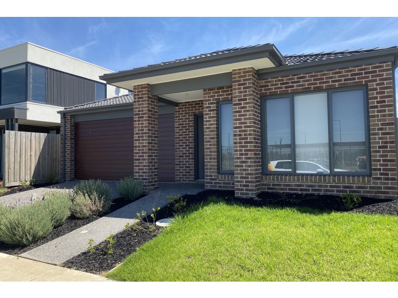 9 Camaro Drive, Cranbourne East VIC 3977