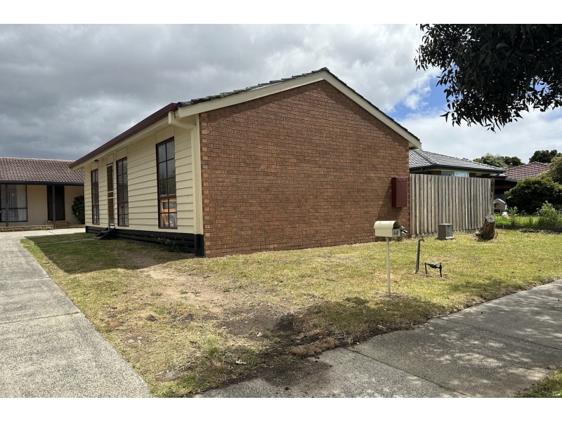 4A Beckington Crescent, Hampton Park VIC 3976