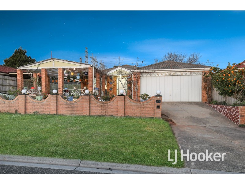 28 Manatoka Crescent, Hampton Park VIC 3976