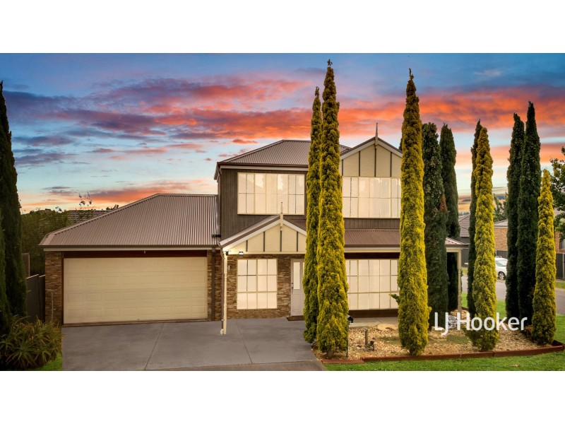 8 Lawrence Close, Pakenham VIC 3810