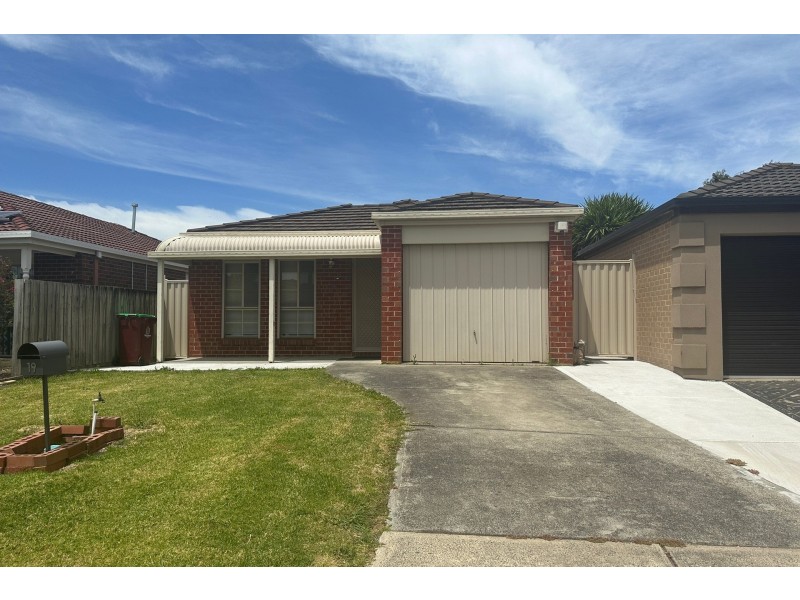 19 Eclipse Court, Hampton Park VIC 3976