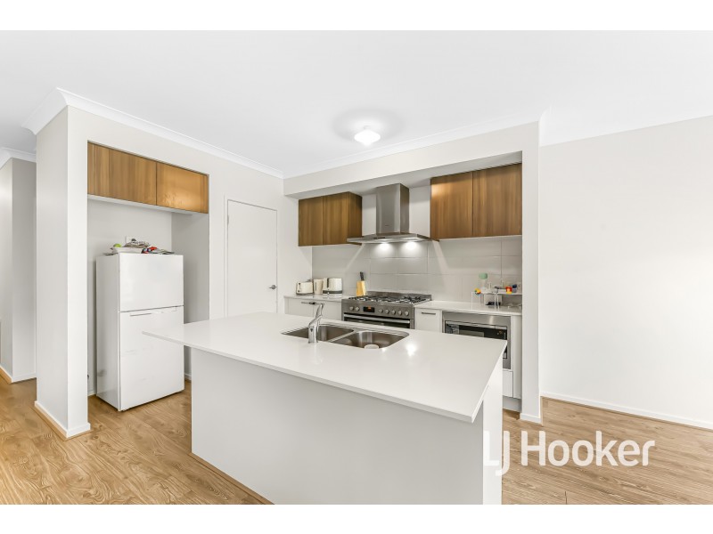 12 Curzon Street, Clyde North VIC 3978