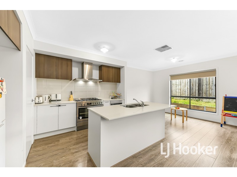 12 Curzon Street, Clyde North VIC 3978