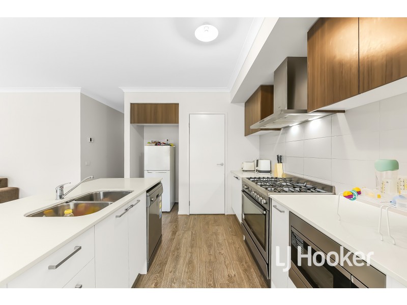 12 Curzon Street, Clyde North VIC 3978