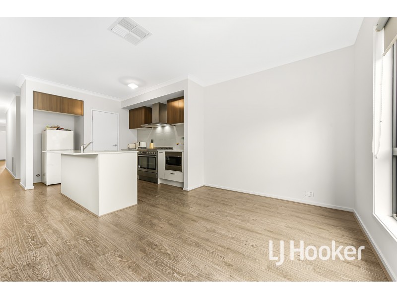 12 Curzon Street, Clyde North VIC 3978