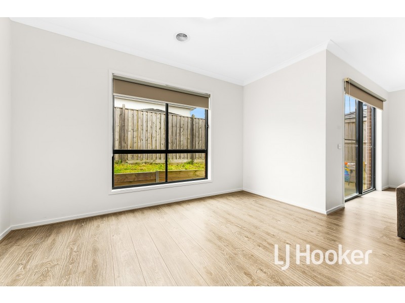 12 Curzon Street, Clyde North VIC 3978